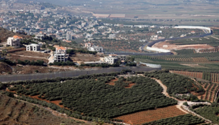  صورة عامة لقرية العديسة بالحدود الإسرائيلية اللبنانية - رويترز