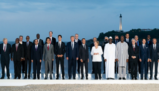 قادة مجموعة الدول السبع وشركائهم أثناء قمة المجموعة في بياريتز بفرنسا