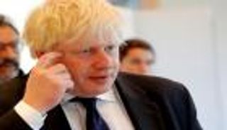 الإسترليني يتراجع متأثرا بتعليق عمل البرلمان البريطاني