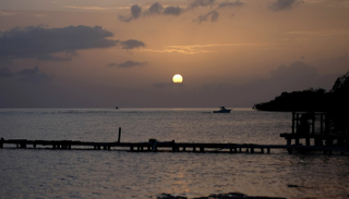 العاصفة مصحوبة برياح تبلغ سرعتها 100 ميل في الساعة