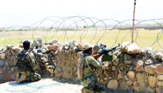 جنود باكستانيون على الحدود مع أفغانستان