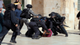 مستوطنون يقتحمون الأقصى والاحتلال يعتقل 20 فلسطينيا