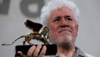 مهرجان البندقية يمنح ألمودوفار جائزة الأسد الذهبي