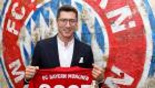 بايرن يمدد عقد ليفاندوفسكي.. ورومينيجه يصفه بالأفضل في العالم