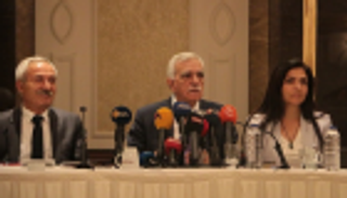 رئيس بلدية منتخب عزله أردوغان: تركيا تمر بمرحلة صعبة