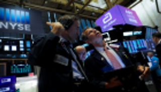 الأسهم الأمريكية تغلق مرتفعة وسط آمال بهدنة قريبة لحرب التجارة