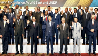 جانب من قمة تيكاد 7