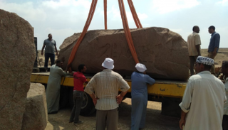 المسلة تزن 90 طنا 