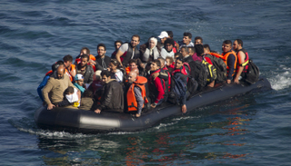 قارب هجرة غير شرعية قبالة السواحل الليبية- أرشيفية