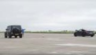 تنافس مثير بين مرسيدس وBMW.. منظم السباق استعان بوالدته