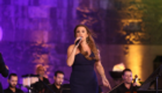 المطربة تانيا قسيس تنثر محبة في "محكى القلعة"