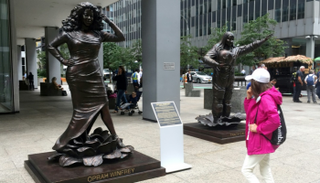 تمثال للمذيعة أوبرا وينفري