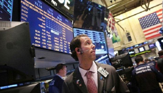 وول ستريت تغلق متباينة وسط مخاوف من الحرب التجارية