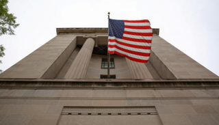 الاقتراض يحافظ على الاقتصاد الأمريكي من الانهيار