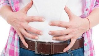 التدخين والمياه الغازية والكحوليات تزيد من تقلصات القولون - أرشيفية