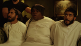 "خلك شنب" الإماراتي يقتحم دور العرض الخليجية.. 3 شبان في ورطة كوميدية