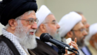 السلطات الإيرانية تلاحق الموقعين على بيان "تنحي خامنئي"