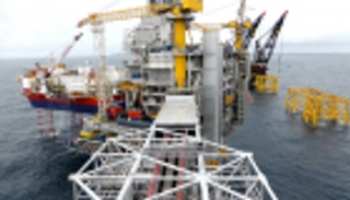 النفط يهبط بعد تصعيد حرب التجارة بين أمريكا والصين