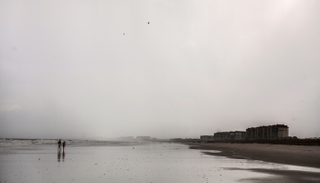 الملايين في فلوريدا ونورث كارولاينا يتأهبون للإعصار