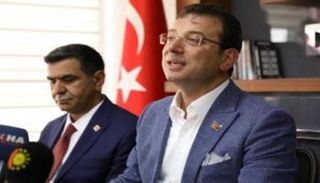 جانب من مؤتمر أكرم إمام أوغلو بمقر حزبه الشعب الجمهوري