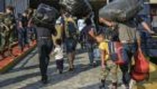 نقل 600 لاجئ من مخيم موريا اليوناني.. الهروب من الجحيم