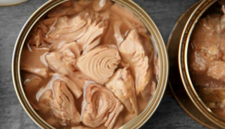 التونة تعد غذاء للفقراء في إيران- أرشيفية