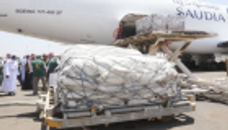 وصول طلائع الجسر الجوي السعودي لمتضرري السيول بالسودان