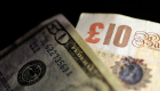 عاصفة بريكست "جديدة" تضرب الإسترليني.. أدنى مستوى منذ 2017