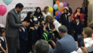 الإمارات تدعم تلاميذ كازاخستان بمستلزمات المدارس