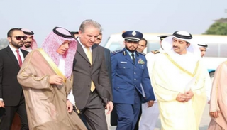 وصول الجبير و عبدالله بن زايد إلى باكستان