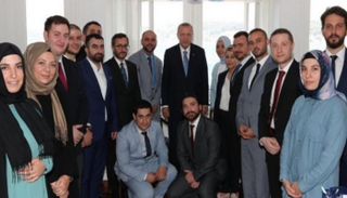 صورة متداولة بوسائل الإعلام التركية لأردوغان و