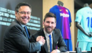 بند غريب يمنح ميسي حرية الرحيل عن برشلونة