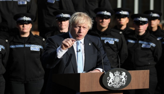 جونسون أثناء خطابه بوايكفيلد شمال إنجلترا - أ.ف.ب