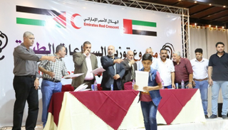 جانب من توزيع المساعدات الطبية في غزة