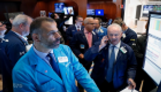 وول ستريت تغلق على مكاسب كبيرة مع انحسار مخاوف التجارة