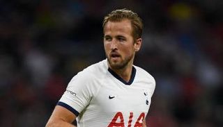 هاري كين بقميص السبيرز