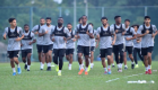 "الأبيض" الإماراتي يرفع درجة الاستعدادات لمواجهة ماليزيا