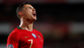 إنفوجراف.. رونالدو يتحدى عقدته أمام صربيا‎