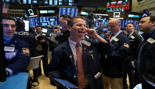 الأسهم الأمريكية الرئيسية تنهي الأسبوع على مكاسب