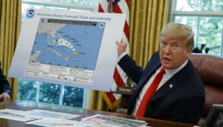 ترامب خلال حديثه عن مسار الإعصار "دوريان"