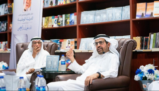 الدكتور علي راشد النعيمي متحدثا خلال الندوة