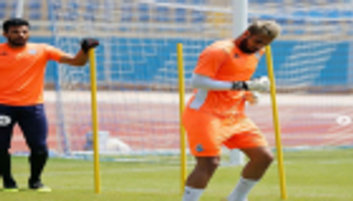 فيديو.. الجماهير تتوقع الفائز من صراع عواد والشناوي في نهائي كأس مصر