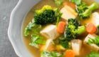 طريقة عمل شوربة البروكلي الصحية مع الخضار