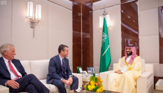 ولي العهد السعودي خلال استقبال عضوي مجلس الشيوخ الأمريكي