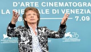 ميك جاجر قائد فرقة "رولينج ستونز" البريطانية 