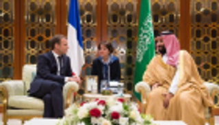 محمد بن سلمان وماكرون يبحثان هاتفيا تعزيز العلاقات