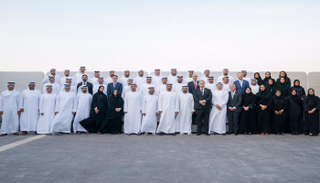 الشيخ محمد بن زايد خلال لقائه وفد شركة مطارات أبوظبي