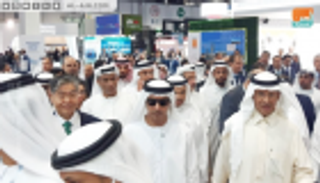 جولة هزاع بن زايد داخل معرض المؤتمر العالمي للطاقة بأبوظبي