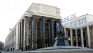 مجموعة من مؤلفات حاكم الشارقة هدية لمكتبة روسيا الوطنية