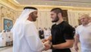 محمد بن زايد يستقبل البطل العالمي حبيب نور محمدوف ويهنئه بفوزه في بطولة أبوظبي